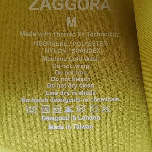 HOT PANTS - Picture 5 of 6